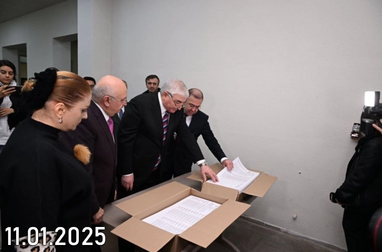 Поручение нам полиграфических работ для муниципальных выборов не только повысило нашу ответственность, но и стало источником большой гордости. Это было наглядным примером высокого доверия к нашему профессионализму и надёжности. Чтобы оправдать это доверие, вся наша команда работала без устали днём и ночью. Мы тщательно отнеслись к каждой детали, придавая особое значение точности и качеству на каждом этапе. В результате мы успешно справились с возложенной на нас задачей. Этот проект стал для нас не просто очередной работой, а достойным ответом на оказанное доверие.