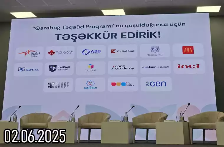 Şuşa və Xankəndinə etdiyimiz son səfər bizim üçün həm mənəvi baxımdan zəngin, həm də gələcəyə olan inamımızı möhkəmləndirən önəmli bir mərhələ oldu. Xüsusilə Xankəndidə yerləşən Qarabağ Universitetində keçirilən “Təhsil və Tərəfdaşlıq Forumu”nda iştirakımız yaddaşımızda dərin iz buraxdı. Forum çərçivəsində tələbələrlə görüşdük, onları dinlədik. Onların universitetləri, müəllimləri və yaşadıqları tələbə şəhərciyi barədə ürəklə danışmaları bizi çox təsirləndirdi. Gənclərin gözlərindəki parıltı və səsindəki inam bir daha sübut etdi ki, Qarabağın gələcəyi etibarlı əllərdədir. Xankəndidə aparılan genişmiqyaslı yenidənqurma və infrastruktur işləri artıq öz bəhrəsini verməyə başlayıb. Bu proses yeni iş yerlərinin yaradılmasına və ixtisaslı kadrlara ehtiyacın artmasına səbəb olur. Sevindirici haldır ki, bu dəyişikliklər birbaşa tələbələrin gözü qarşısında baş verir. Onlar inanırlar ki, sabah iş axtarmaq üçün qapı-qapı düşməyəcəklər. Bu, təhsilin verdiyi ən böyük güvəndir. Forumun əsas məqsədi də məhz bu idi – gənclərin təhsilinə dəstək vermək, bölgədə kadr çatışmazlığının qarşısını almaq və yerli sahibkarları bu xeyirxah missiyaya cəlb etmək. Biz də Çaşıoğlu şirkəti olaraq bu müqəddəs təşəbbüsə biganə qala bilməzdik. Sərmayəmizi bu istiqamətə yönəltdik və bundan böyük qürur hissi keçirdik. Qarabağ Universitetinin kitabxanasına Çaşıoğlu nəşriyyatında çap olunan kitablarımızı hədiyyə etdik. Səfərimizin ən duyğulu məqamlarından biri isə Vətən müharibəsi qəhrəmanı general-mayor Polad Həşimovun həyat yoldaşı Ofelya xanımla universitetdə baş tutan görüşümüz oldu. Ona 44 günlük Vətən müharibəsinə həsr etdiyimiz “Zəfər Dastanı” kitabını təqdim etdik. Bu an bizim üçün unudulmaz oldu. Bir günlük səfərimizdə o qədər sevincli və qürurverici anlar yaşadıq ki, hər birini yazmaq asan deyil. Lakin bu təəssüratlar bizim üçün dəyərli bir yaddaş, gələcək fəaliyyətimiz üçün isə böyük motivasiyadır.